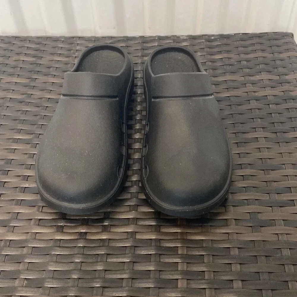 Oofos clogs shoes, women’s size 8